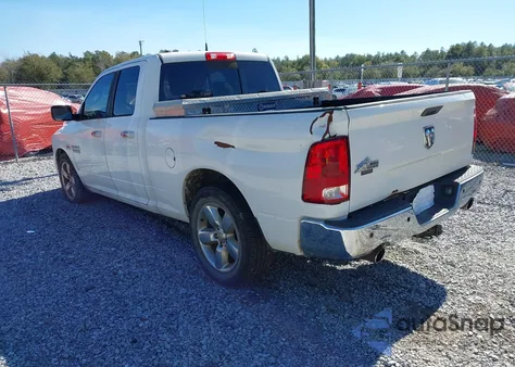 2016 Ram 1500 Big Horn z USA, uszkodzony, nr VIN 1C6RR6GT3GS332150